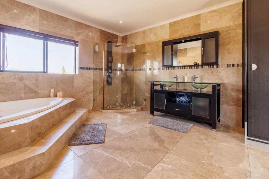 4 Bedroom Property for Sale in Flamingo Vlei Western Cape